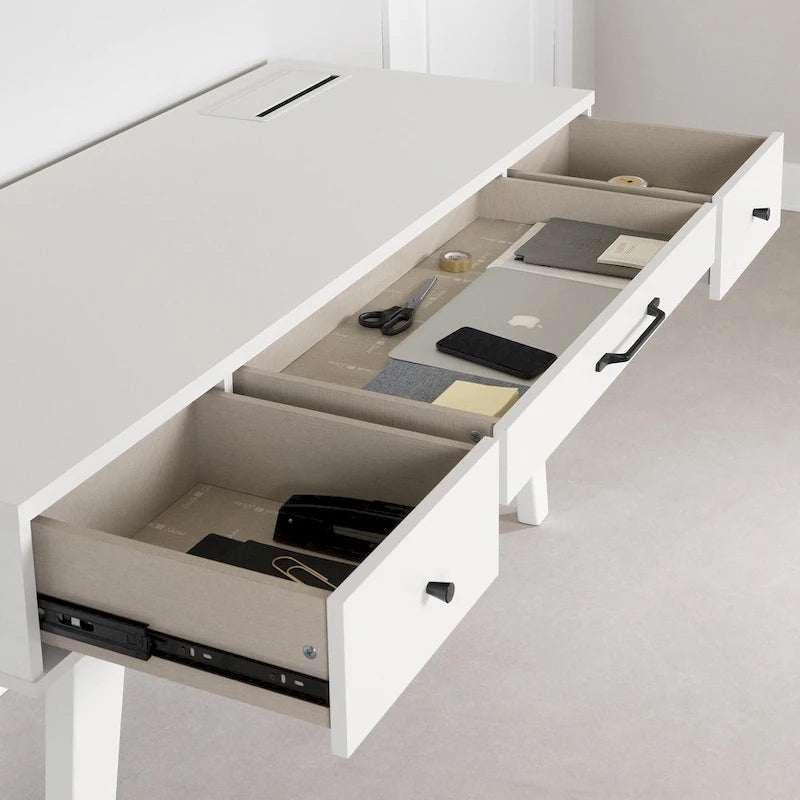 Bureau d'ordinateur avec multiprise et tiroirs