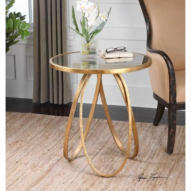 Table d'appoint avec accent de feuilles d'or clair